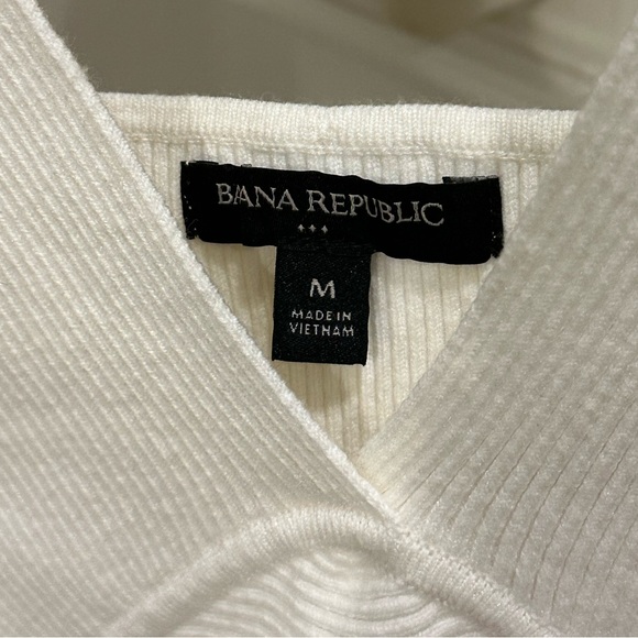 Three medium tops — 2 cropped (Zara & Banana Republic) & 1 bodysuit (Dillards) - Picture 13 of 15